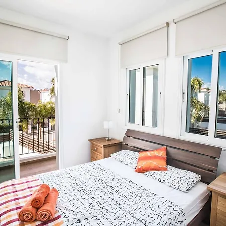 Villa Mesogeios 25 *