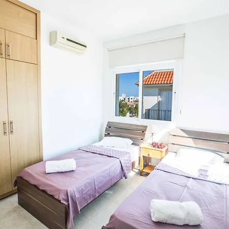 Mesogeios Me25 * プロタラス